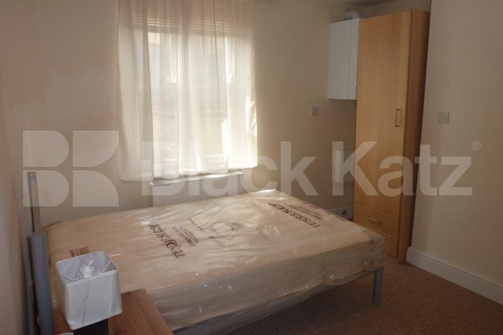 			Must See!!, 3 Bedroom, 1 bath, 1 reception Flat			 Nassau Street, Fitzrovia